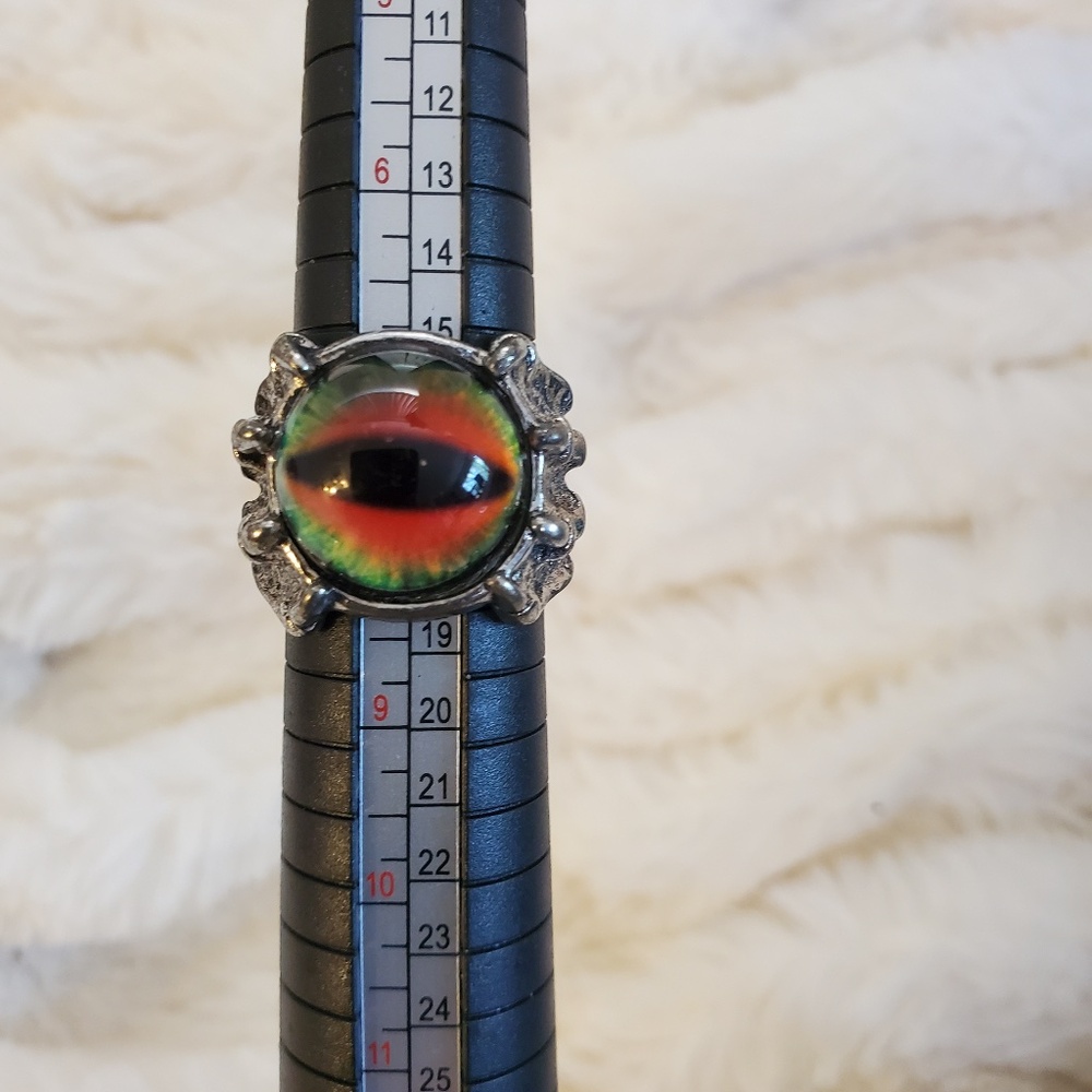 NWOT This mystical ring will put a spell on you!